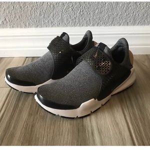 Women’s Nike Sock Dart SE Shoes